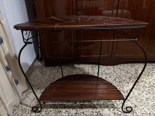 Mesa auxiliar hierro y madera