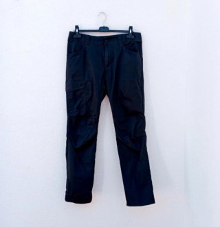 PANTALÓN DE MONTAÑA Y TREKKING DE HOMBRE. TALLA L.
