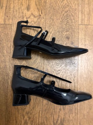 Zapatos charol negros tacón bajo