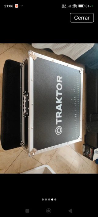 Controladora DJ Traktor Kontrol S4 MK2