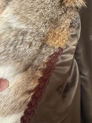 Chaquetón de pelo beige y marrón