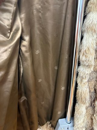 Chaquetón de pelo beige y marrón
