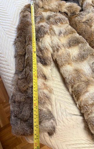 Chaquetón de pelo beige y marrón