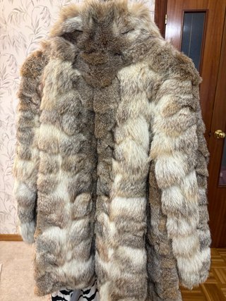 Chaquetón de pelo beige y marrón
