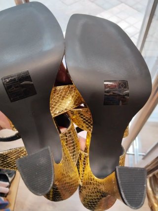 Sandalias doradas Noa Harmon
