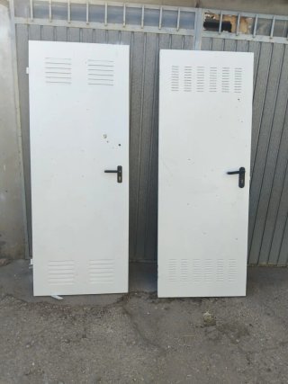 2 Puertas Blancas con Rejillas