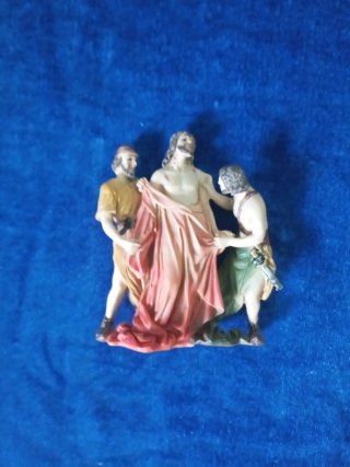 Figura religiosa de Jesús y soldados