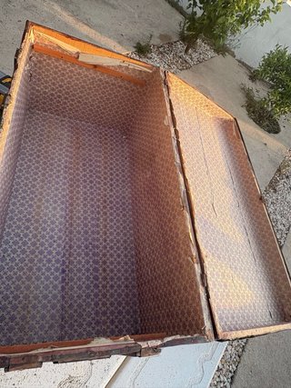 Baúl antiguo madera y metal