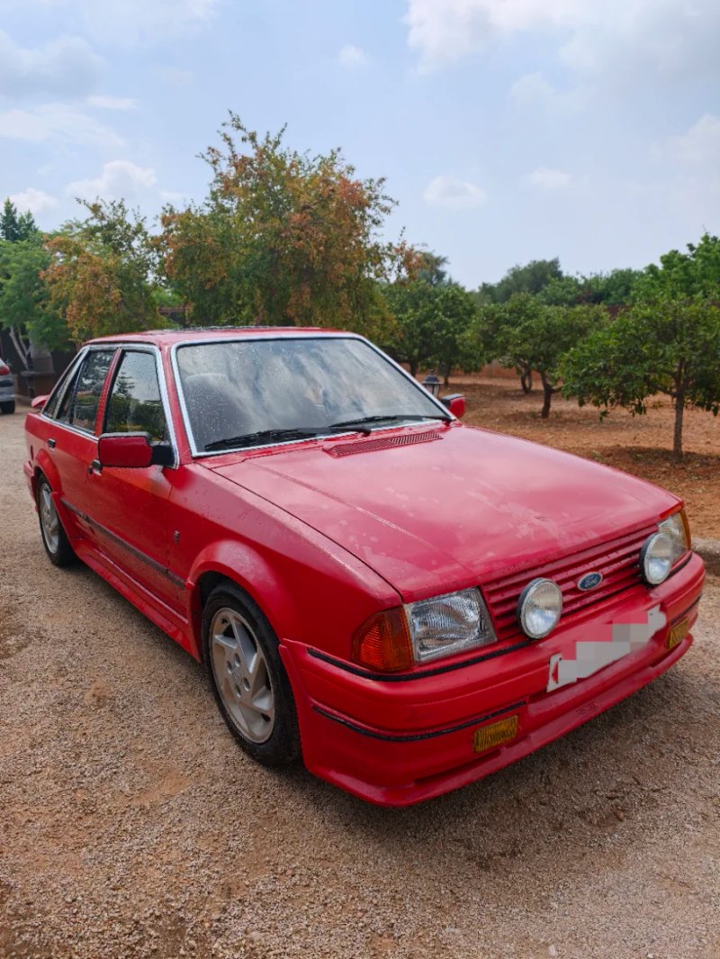 Ford Escort 1982 - foto 1