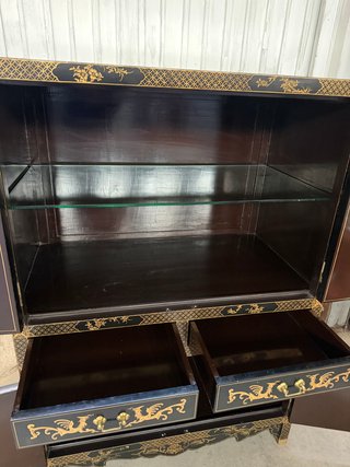 Cómoda oriental antigua pintado a mano