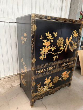 Cómoda oriental antigua pintado a mano