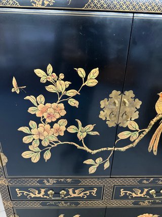 Cómoda oriental antigua pintado a mano