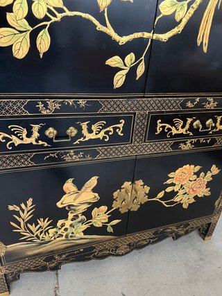 Cómoda oriental antigua pintado a mano