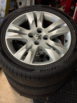 1 rueda Peugeot 17''