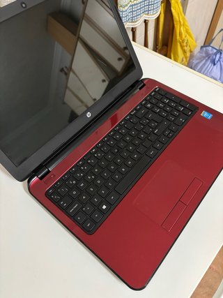 Portátil HP Intel Core i3 Rojo