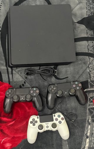 PS4 Slim 872GB Negra + 3 Mandos