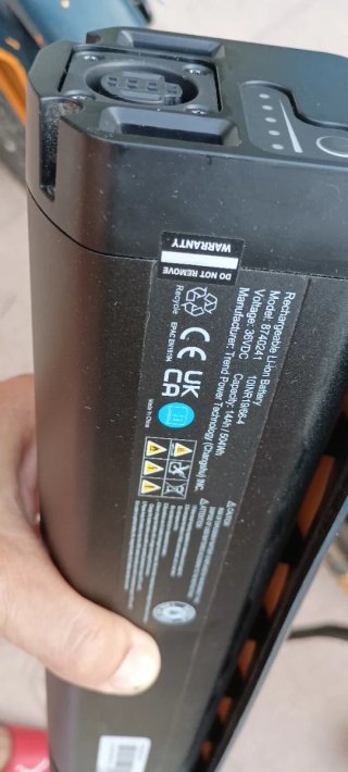 Bicicleta eléctrica Yamaha con silla para niños