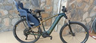 Bicicleta eléctrica Yamaha con silla para niños