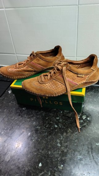 Zapatos de ante y piel marrones