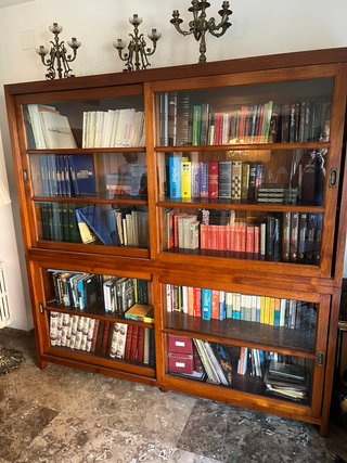 Muebles de piso: Sofás, mesas, librerías