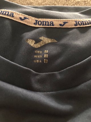 Camiseta azul Joma Militar con el emblema GR