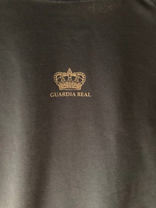 Camiseta azul Joma Militar con el emblema GR