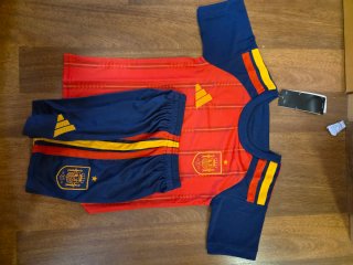 Camiseta Adidas España Talla 18 niño , unos 6 años