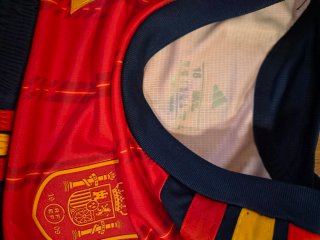 Camiseta Adidas España Talla 18 niño , unos 6 años