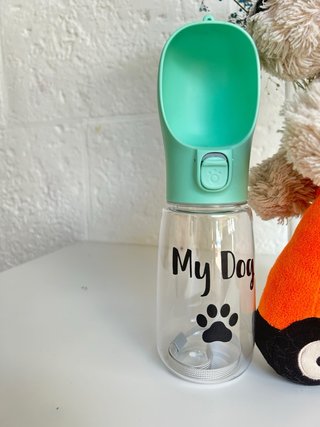 Botella de agua para perros