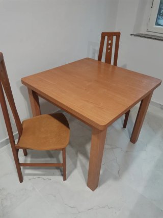 Mesa y 4 Sillas Comedor Madera