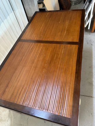 Escritorio de bambú y madera
