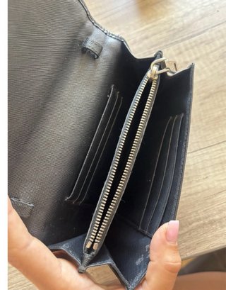 Cartera Prada con tachuelas y cristales