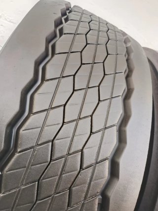 Neumáticos 385/65 R 22.5