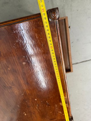 Mesita auxiliar antigua de madera