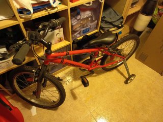 Bicicleta infantil roja nueva poquito uso