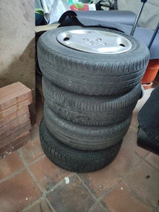 Llanta Peugeot con Tapacubos