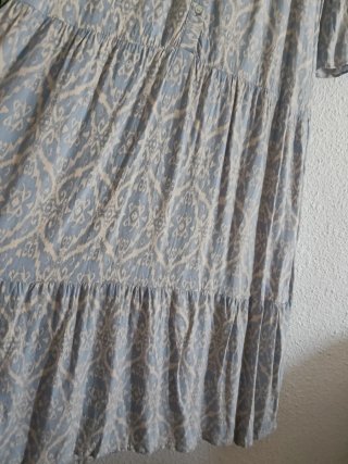 Vestido largo estampado beige y azul