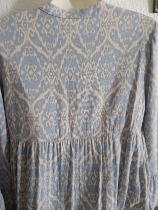 Vestido largo estampado beige y azul