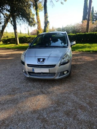 Peugeot 5008 2012