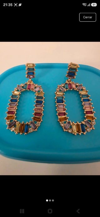 Pendientes largos dorados con piedras