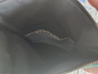 Bolso de mano estampado y rojo