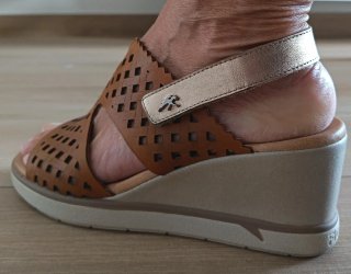 Sandalias cómodas marrón y oro