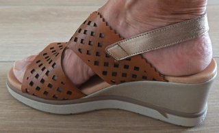 Sandalias cómodas marrón y oro