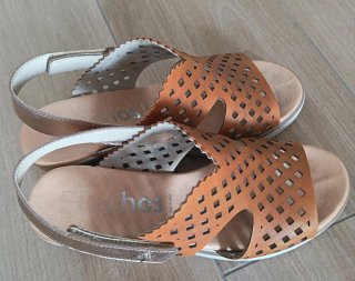 Sandalias cómodas marrón y oro