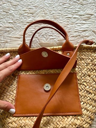 Bolso de paja trenzada con cuero