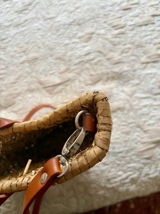 Bolso de paja trenzada con cuero