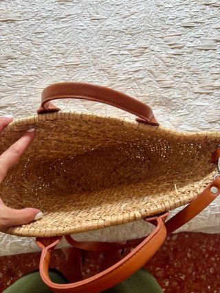Bolso de paja trenzada con cuero