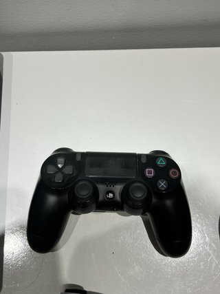 Consola PS4 + 2 Mandos + Cable