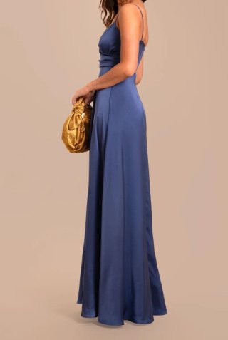 Vestido largo azul tirantes. Marca The-are.