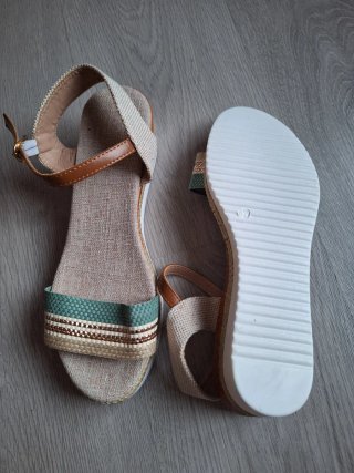 Sandalias Beige y Verde Talla 42